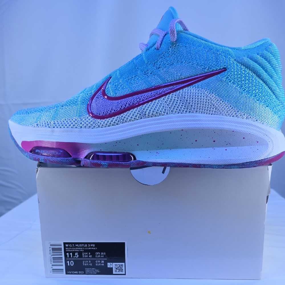Nike WGT HUSTLE 3 in Blue and Magenta Sneakers